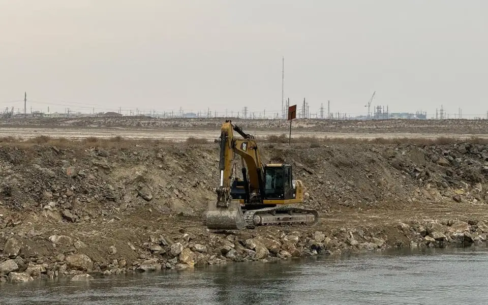 Из-за обмеления Каспийского моря в Актау углубляют каналы ТОО  «МАЭК»